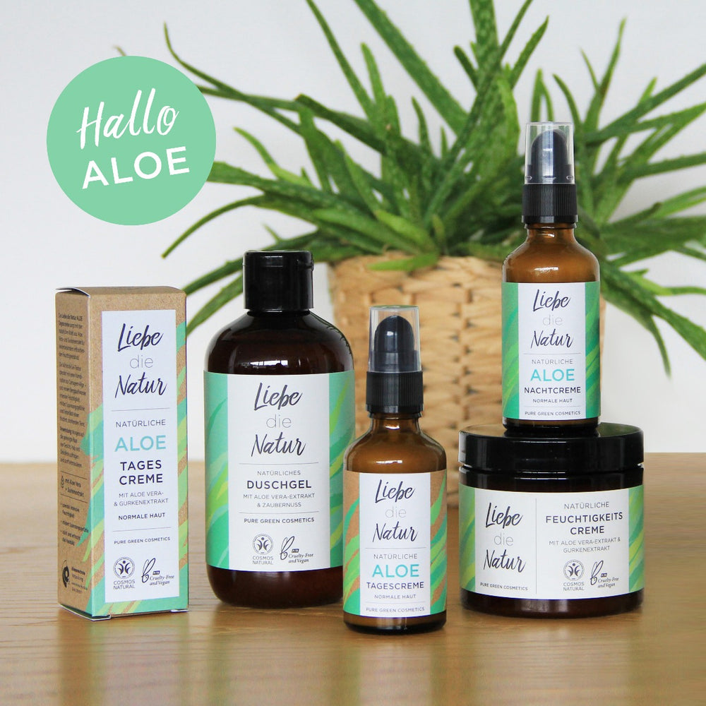 Duschgel mit Aloe-Vera für sanfte Reinigung und erfrischenden Duft, Bio und Vegan. Vor einem Aloe Vera-Topf arrangiert mit weiteren Liebe die Natur-Produkten.