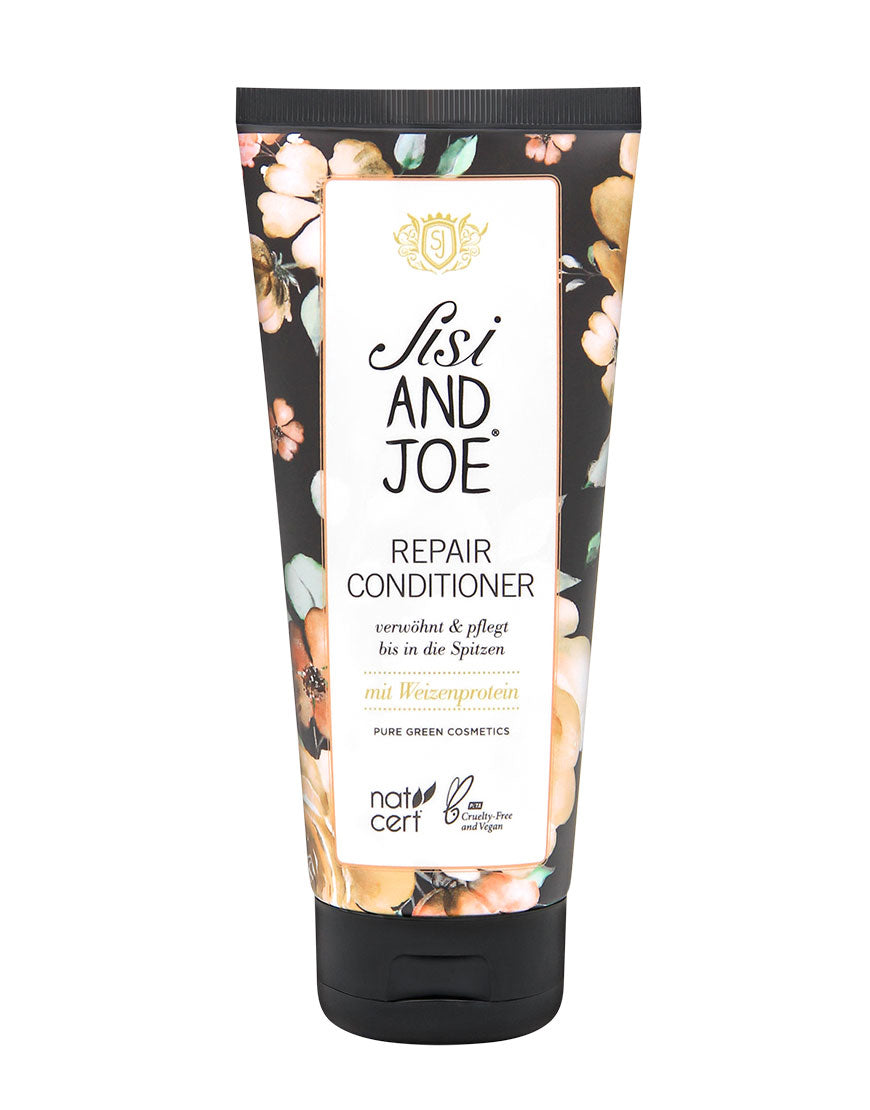 Tube von “Sisi and Joe” Protein-Boost Repair Conditioner mit Weizenproteinen und Traubenkernöl, zertifiziert vegan und cruelty-free, für regeneriertes Haar und ultimativen Glanz.