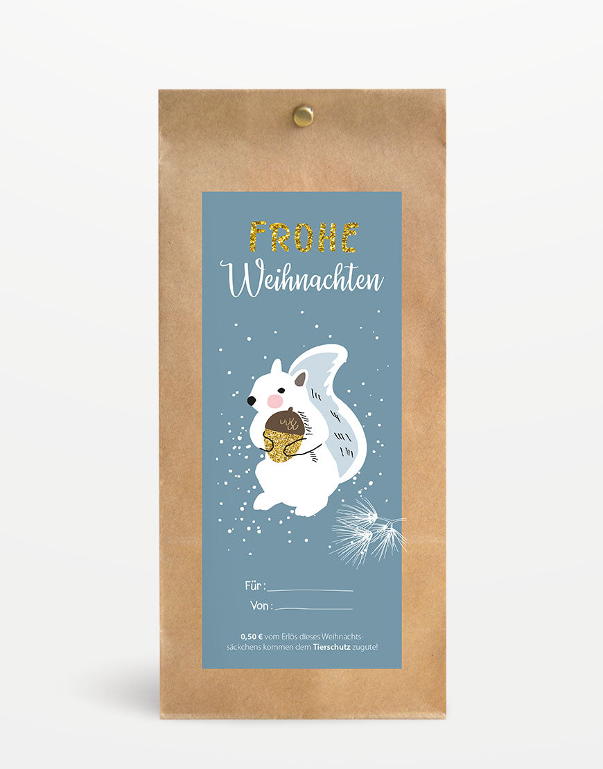 Geschenkverpackung für Weihnachtsgeschenke (Medium) mit blauem Etikett, weißem Eichhörnchen, goldener Eichel, Schneeflocken, Frohe Weihnachten und Tierschutz-Spendenhinweis.
