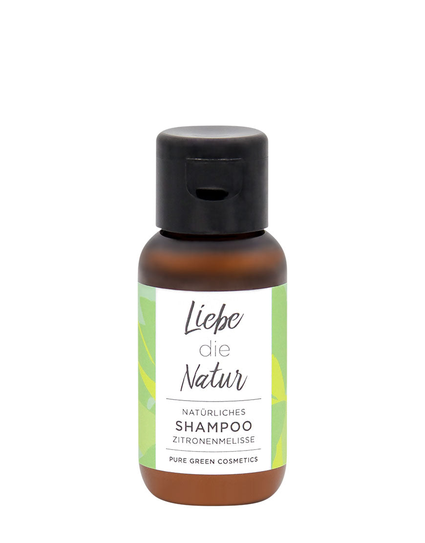 Kleine Flasche mit der Aufschrift „Liebe die Natur“ und „Natürliches Shampoo Zitronenmelisse“, Bio & Vegan, für frisches Haar und natürlichen Glanz.