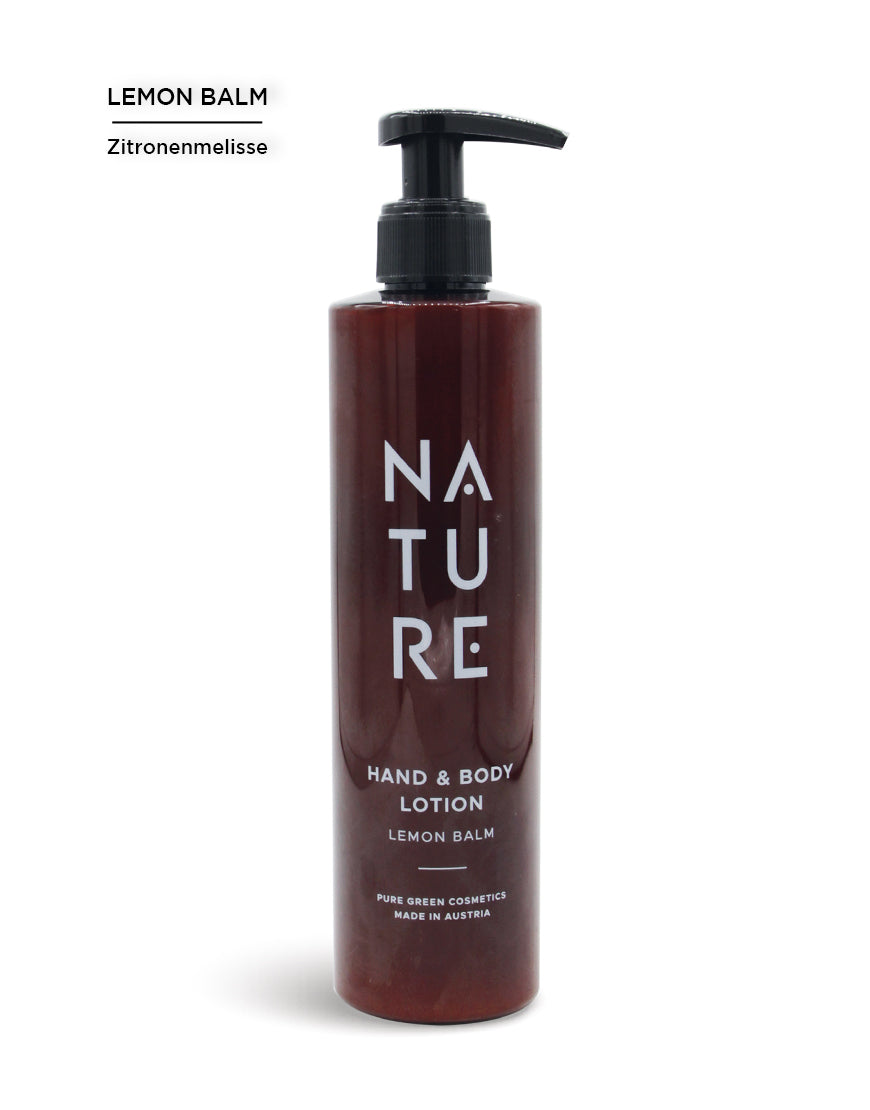 NATURE Bodylotion mit Aprikosenextrakt in brauner Pumpflasche, pflegt die Haut samtig-weich, pure grüne Kosmetik, vegan, aus Österreich, mit Zitronenmelisse-Duft.