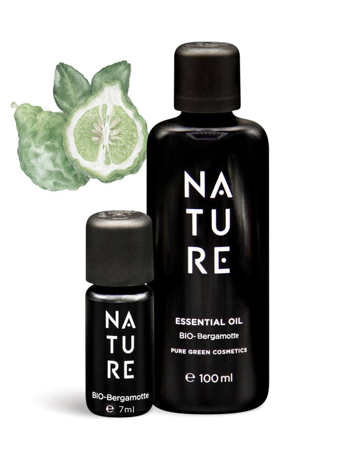 Zwei Flaschen Nature Bio-Bergamotte-Öl zeigen reines Bergamotteöl, ideal für aromatherapeutische Frische und harmonische Stimmung, mit Abbildung einer Bergamottefrucht im Hintergrund.