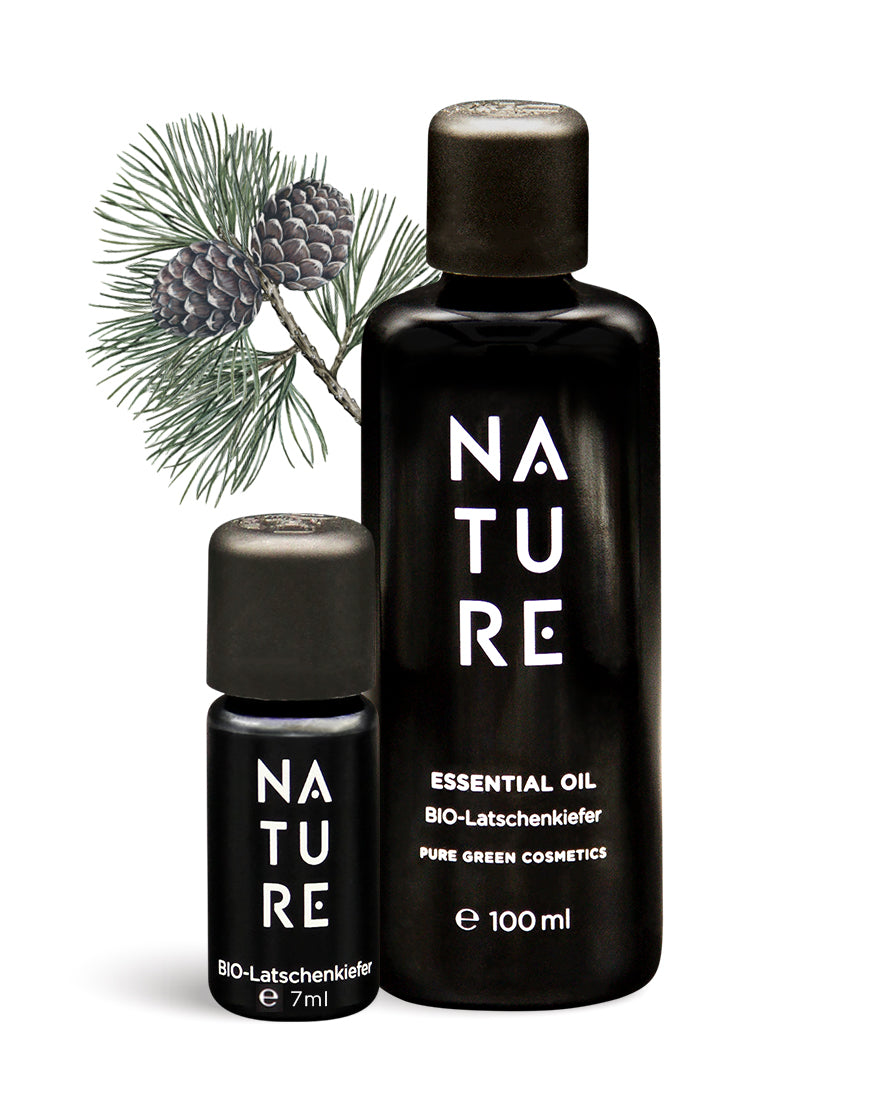 Latschenkiefer-Öl mit reinem Latschenkieferöl in 100 ml und 7 ml Flaschen, begleitet von Kiefernzweigen; ideal für wohltuende, vitalisierende Aromatherapie.