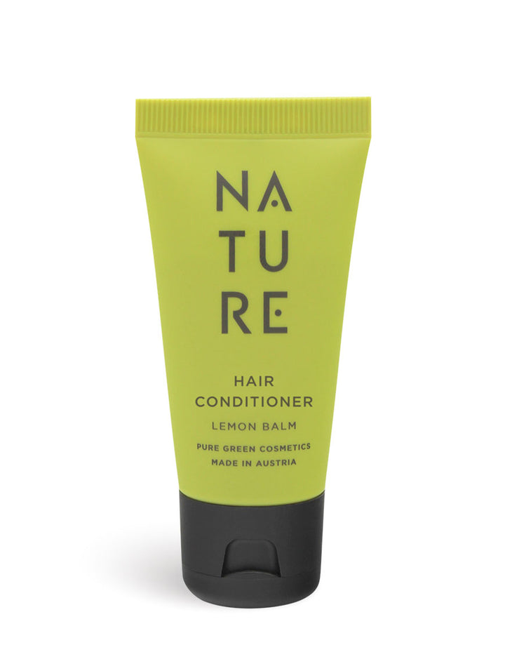 Kleines, gelb-grünes Conditioner-Tube mit schwarzem Deckel, beschriftet: NATURE HAIR CONDITIONER LEMON BALM, für glattes, leicht kämmbares Haar mit Zitronenmelisse und Rosmarin, bio und vegan.