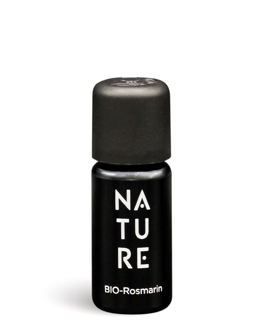 Matte-schwarze Flasche mit NATURE BIO-Rosmarin Label, reines Rosmarinöl für stärkende Aromatherapie, kontrolliert biologisch, ideal für Konzentration und Entspannung.