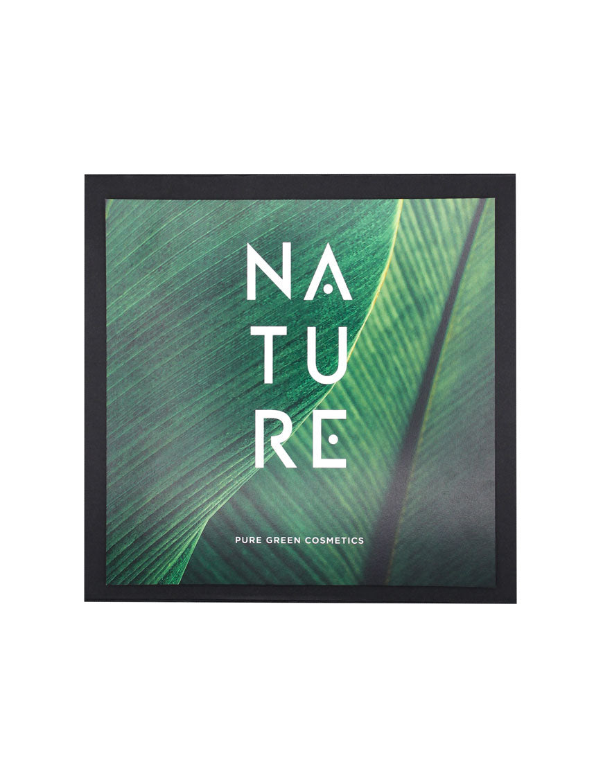 Geschenkset mit Bodylotion & Duschgel für gepflegte Haut & verwöhnenden Duft | Bio & Vegan, präsentiert in schwarzem, naturbetontem Verpackungsdesign mit NATURE Schriftzug.