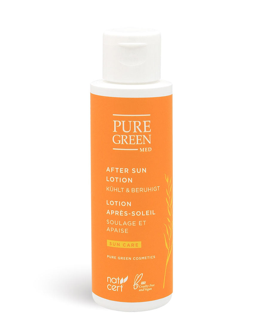Flasche After-Sun-Lotion mit Aloe-Vera & Gurkenwasser zeigt orange Etikett, vegan und zertifiziert, bietet Pflege und Kühlung für sonnenstrapazierte Haut.