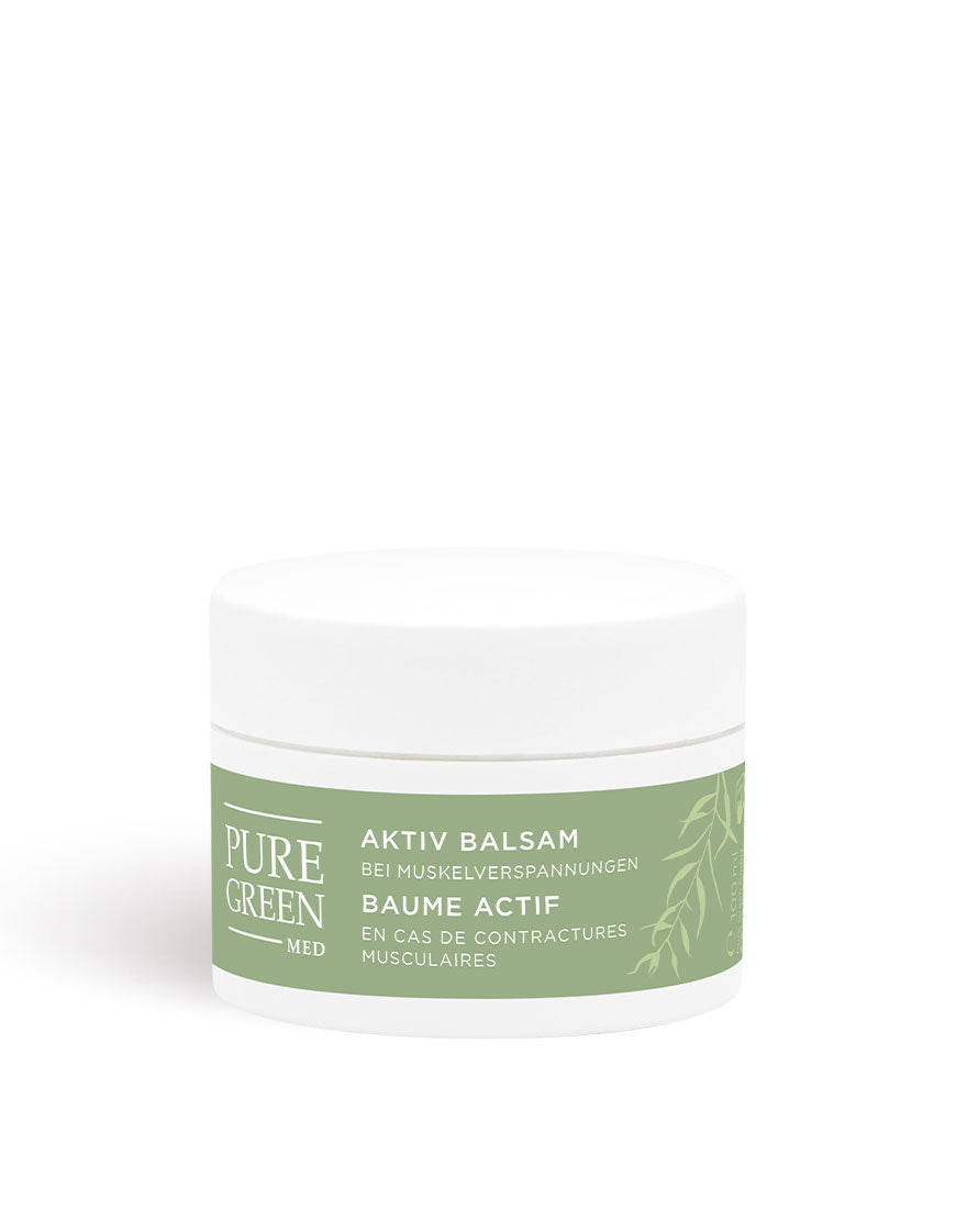 Rundes Glas Pure Green Med Aktiv-Balsam mit grünem Etikett, hervorgehobene Inhaltsstoffe Rosmarin und Arnika, für Muskelentspannung und Gelenkpflege, bio und vegan.