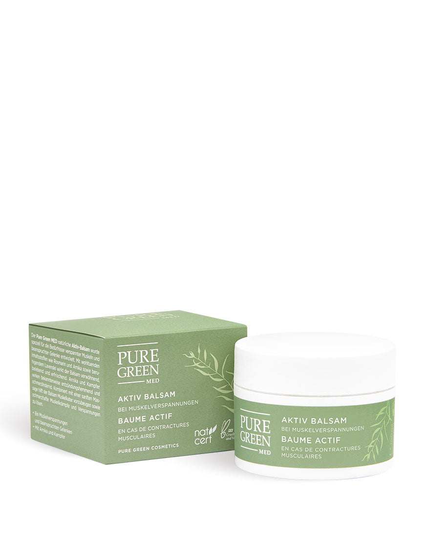 Aktiv-Balsam mit Rosmarin & Arnika, zertifizierte Naturkosmetik für entspannte Muskeln und Gelenkpflege, in weißem Behälter und grüner Verpackung, vegan und aus Österreich.