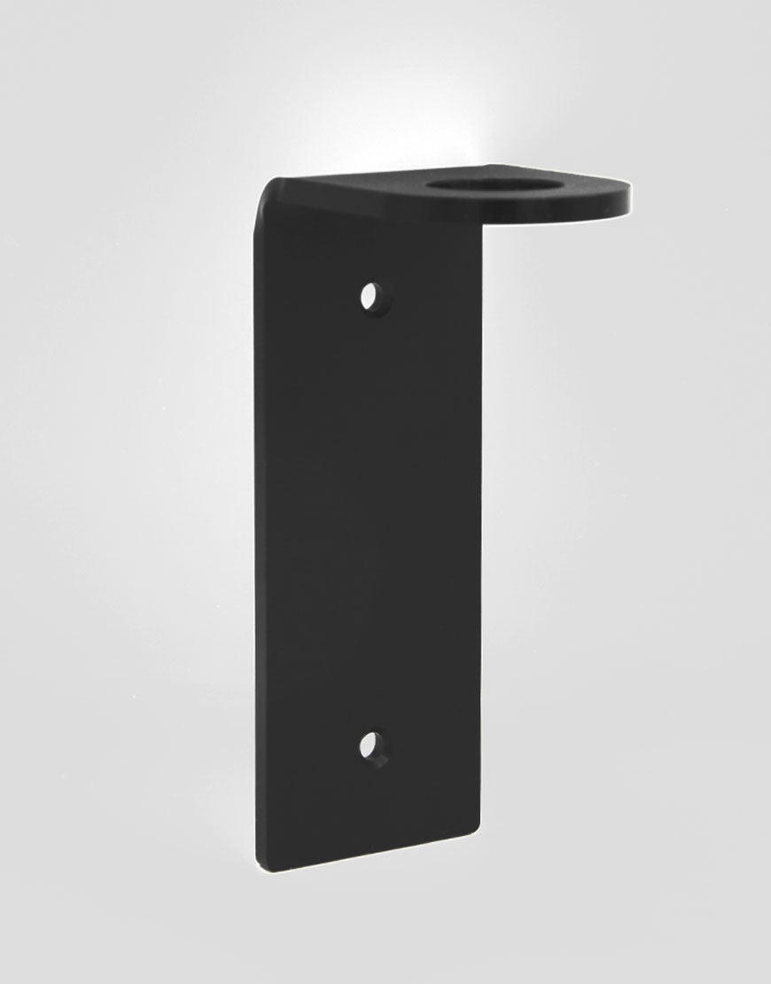 Wandhalterung Acrylglas schwarz matt, L-förmig, 90°, mit drei Löchern, zur Befestigung von bis zu 500 ml Flaschen, inklusive doppelseitigem Klebeband und Bohrlöchern. Maße: 50 x 63 x 125 mm.
