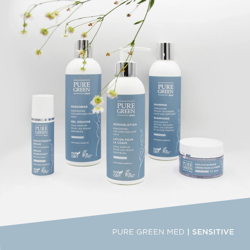 PURE GREEN MED Sensitive-Produktreihe: Duschbad Sensitive mit Aloe-Vera & milden Tensiden, ideal für sanfte Reinigung empfindlicher Haut. Bio, vegan, ohne Parfüm, hergestellt in Österreich.