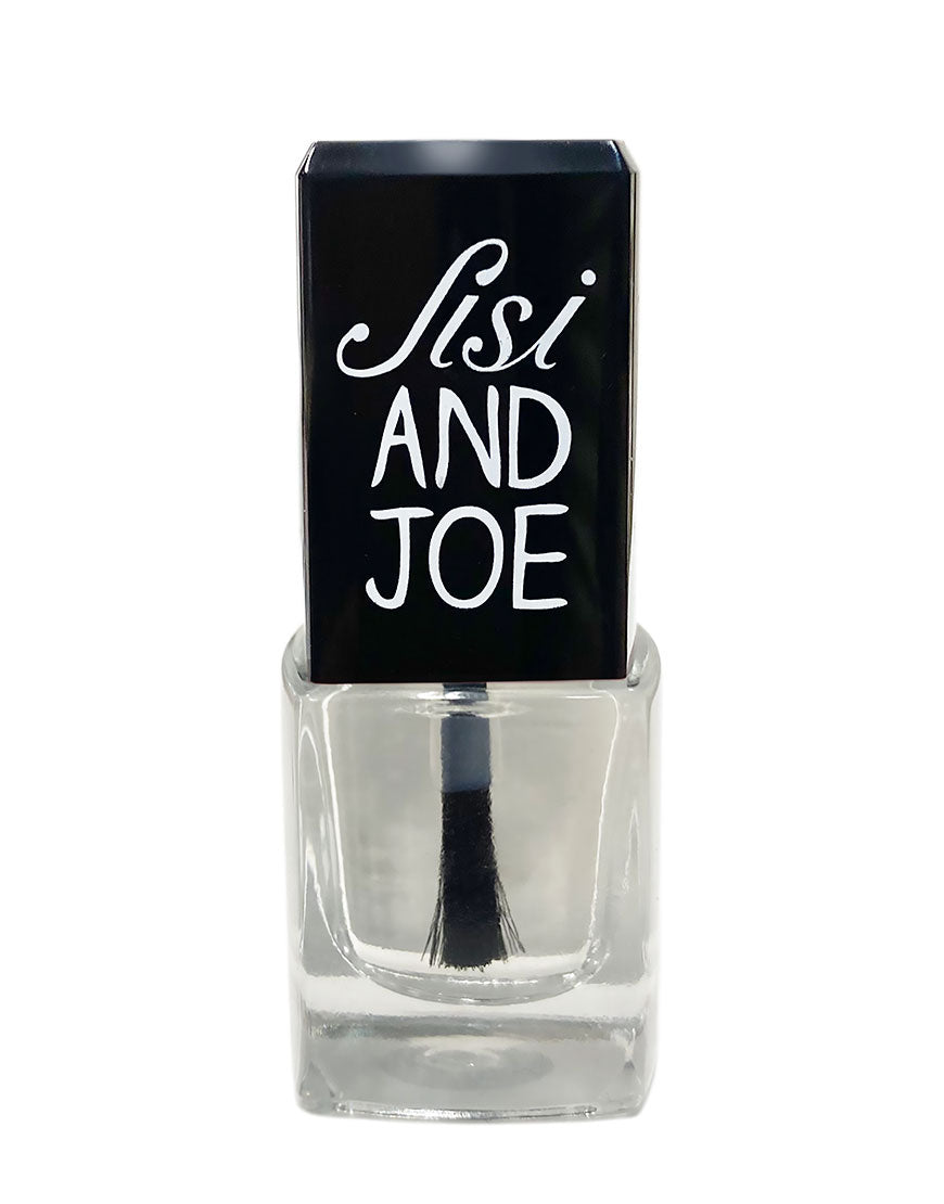Nagellackflasche von Sisi AND JOE mit schwarzem Deckel, wasserbasierter Formel und pflanzlichen Inhaltsstoffen, bietet hohe Deckkraft und kurze Trocknungszeit. Bio und vegan.