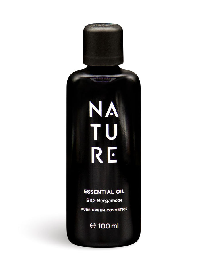 Mattschwarze 100 ml-Flasche Nature Bio-Bergamotte-Öl für aromatherapeutische Frische und harmonische Stimmung. Enthält 100% reines ätherisches Bergamotteöl, biologisch und vegan.