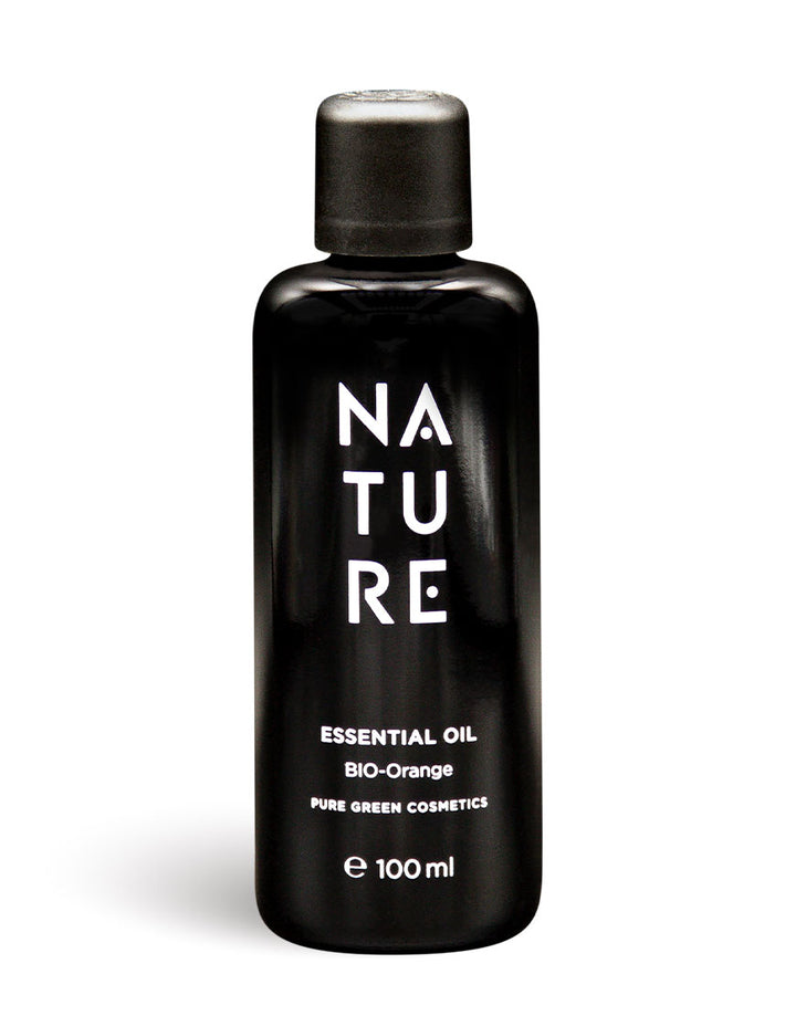 Mattschwarze 100 ml Flasche „Nature“ Orangen-Öl mit reinem Orangenöl & warmen Zitrusnoten. Ideal für ausgleichende, entspannende Aromatherapie. Bio & vegan.
